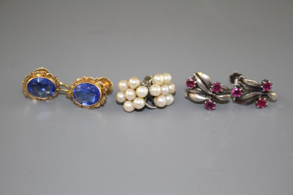 Three assorted pairs of 9ct earclips, one pair set with blue paste, the others in 9ct white metal, cultured pearl